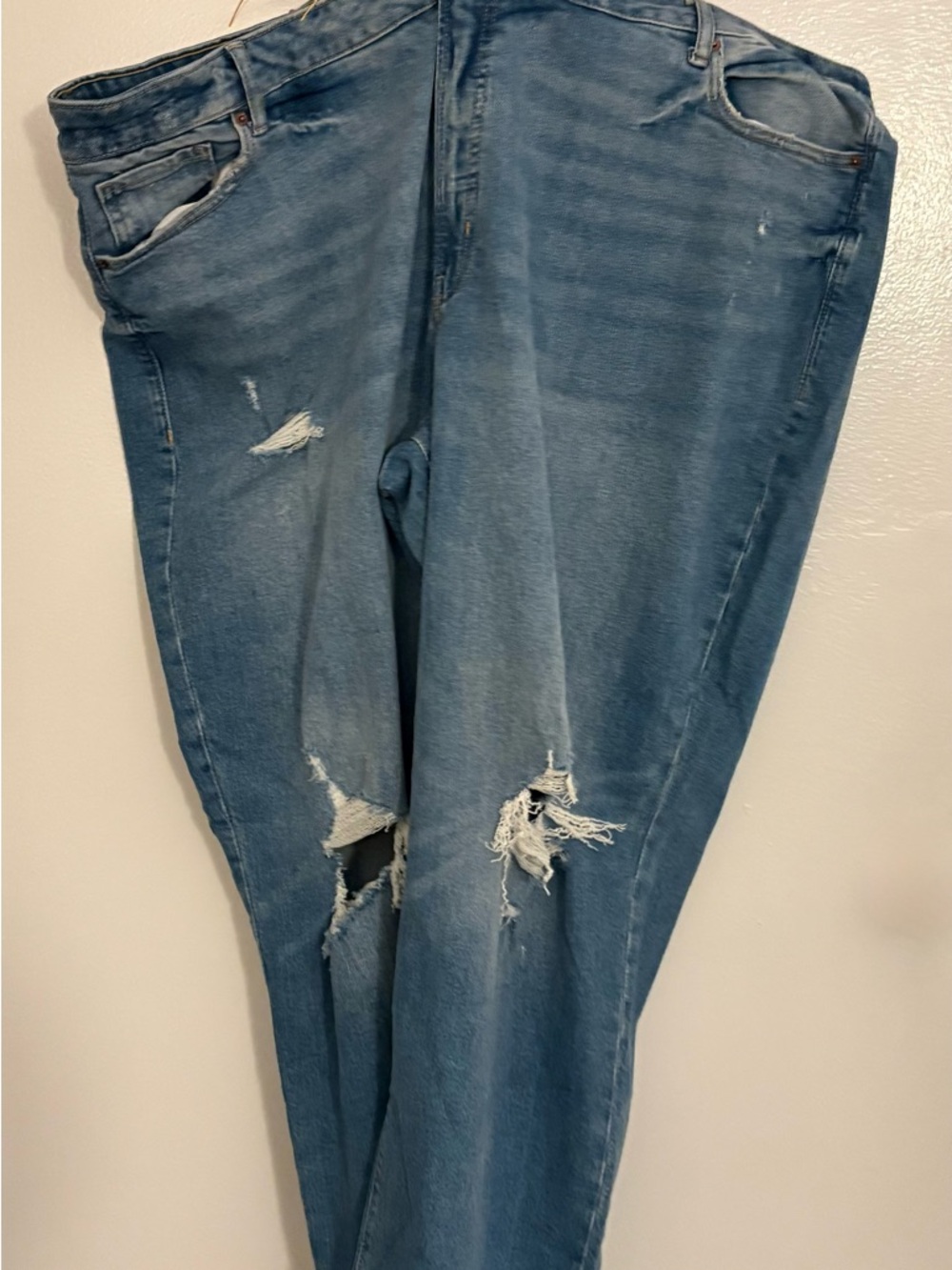 NWOT Old Navy Slim Straight Distressed Blue Jeans